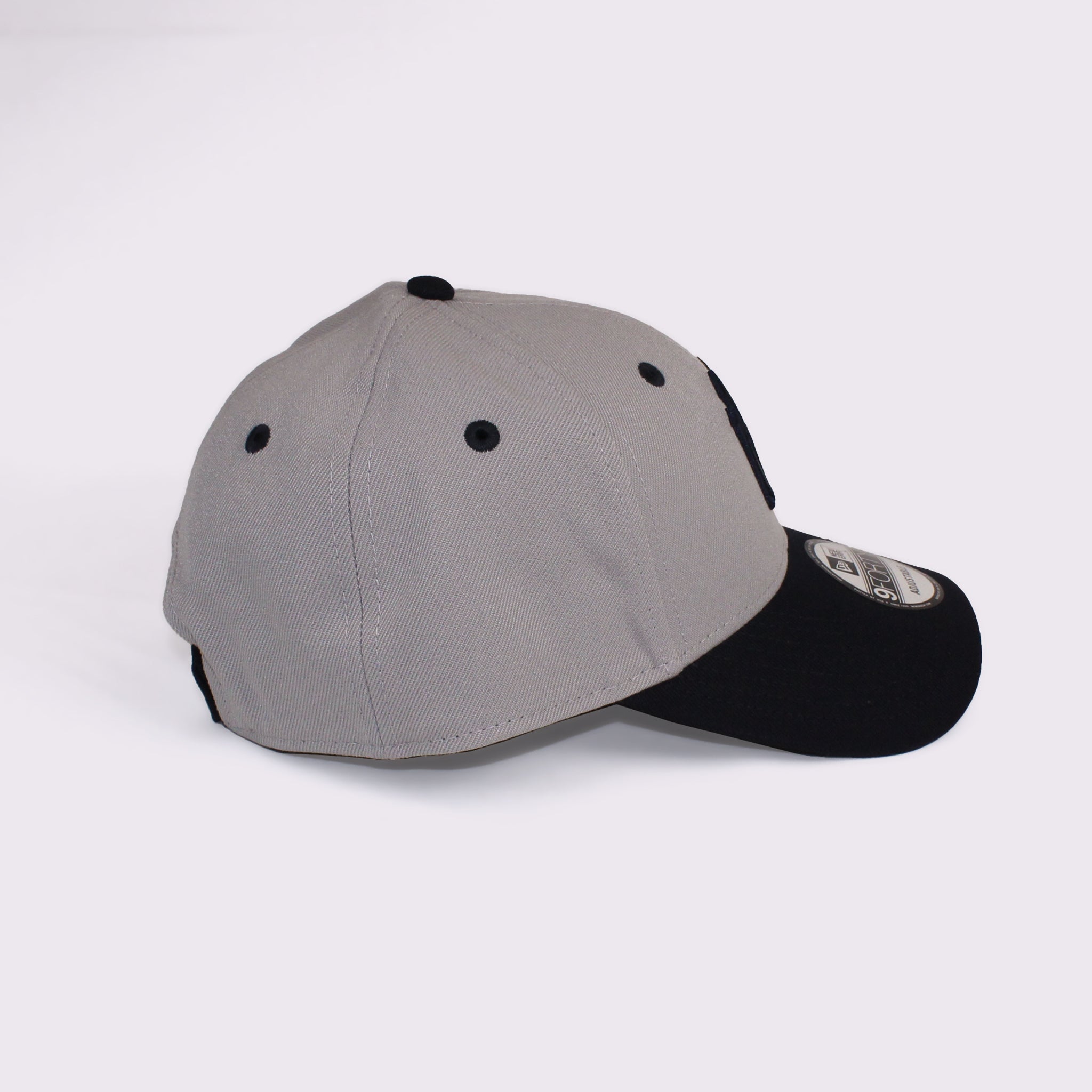 NEW ERA 9FORTY 2-Tone Woven Label ニューヨーク・ヤンキース グレー ネイビーバイザー