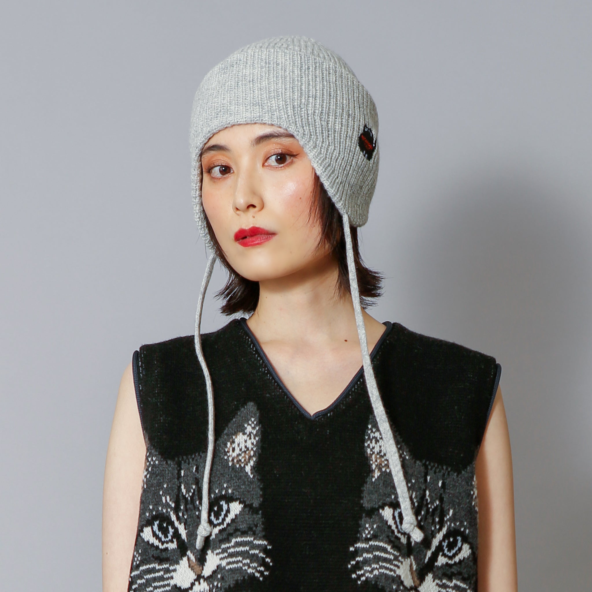予約販売【NYANDER KNIT/ニャンダーニット】CAT EMBROIDERY EARFLAP KNIT CAP