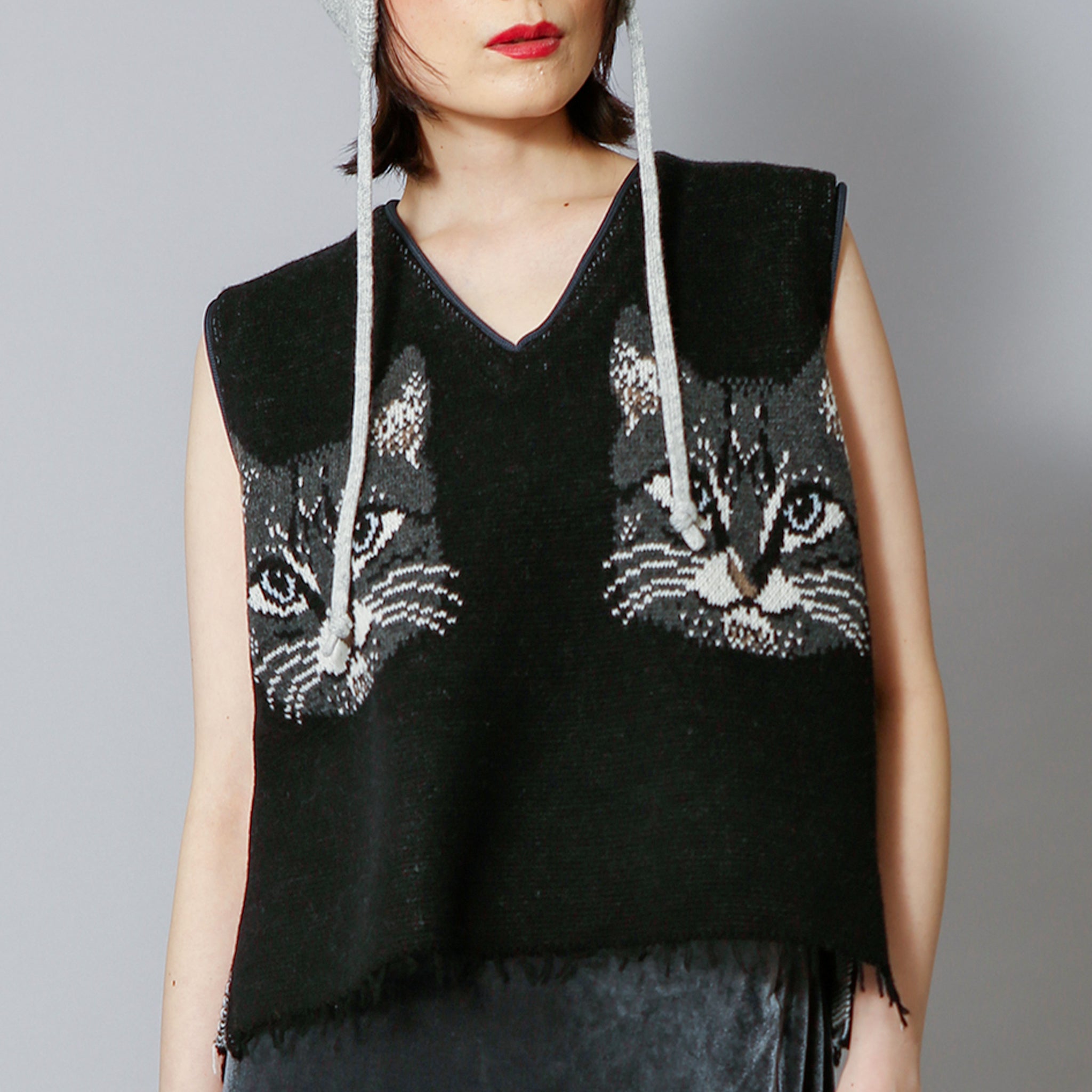 予約販売【NYANDER KNIT/ニャンダーニット】TABBY CAT KNIT VEST