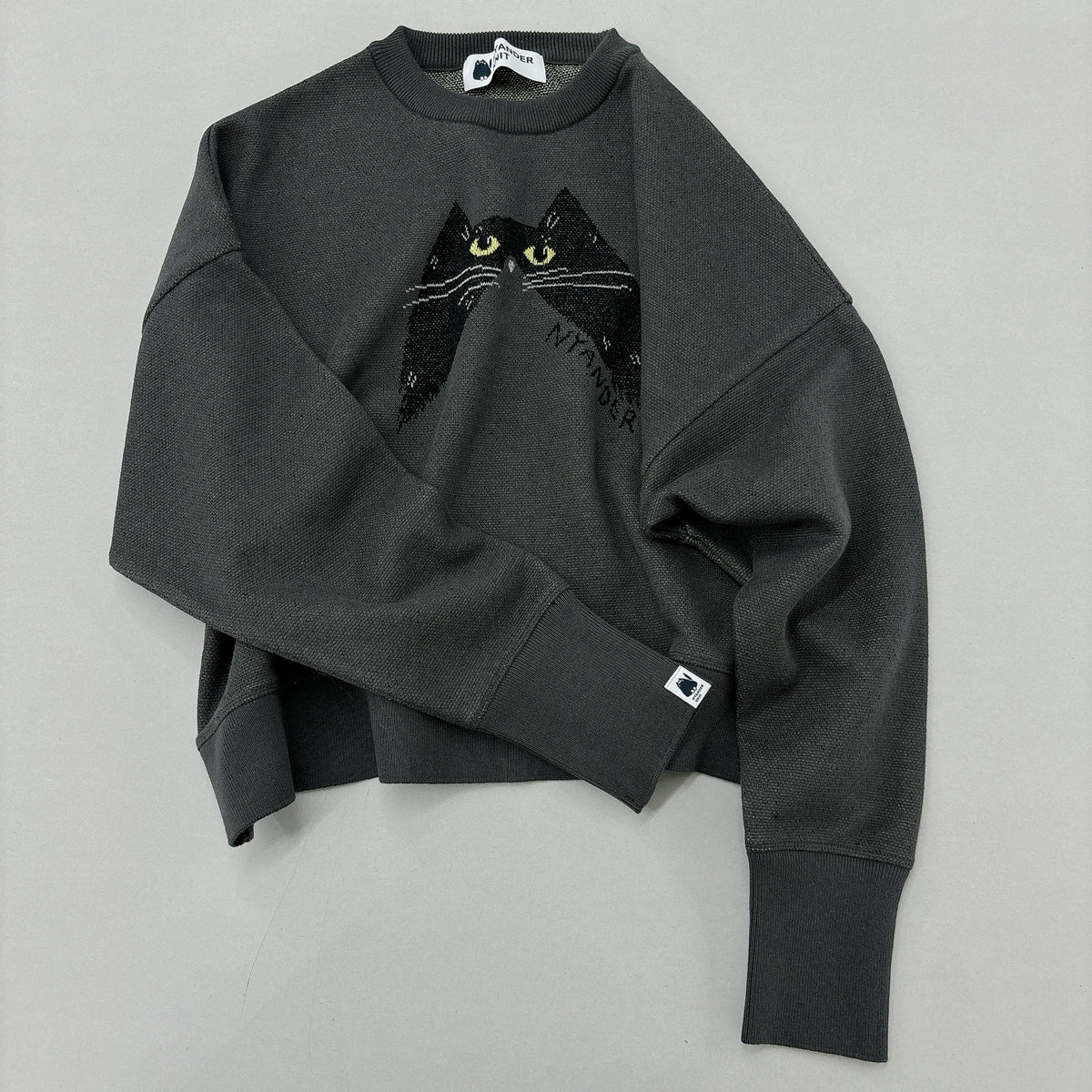 【NYANDER KNIT/ニャンダーニット】 CATS EYE PO ニットトレーナー