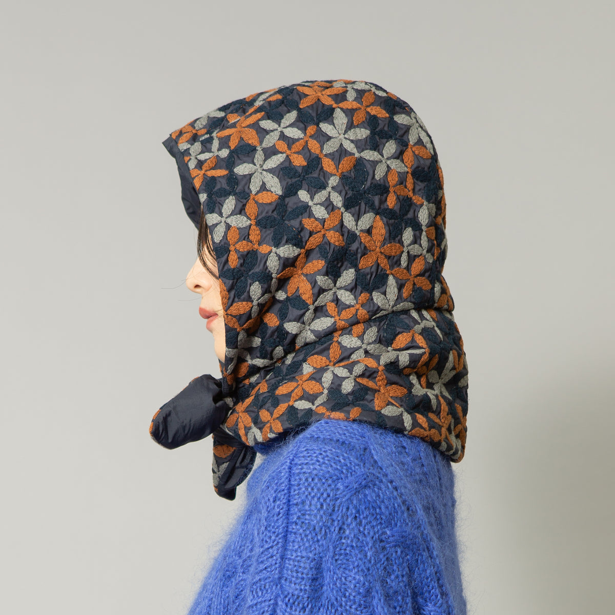 rinon dot Enbroidery hoody