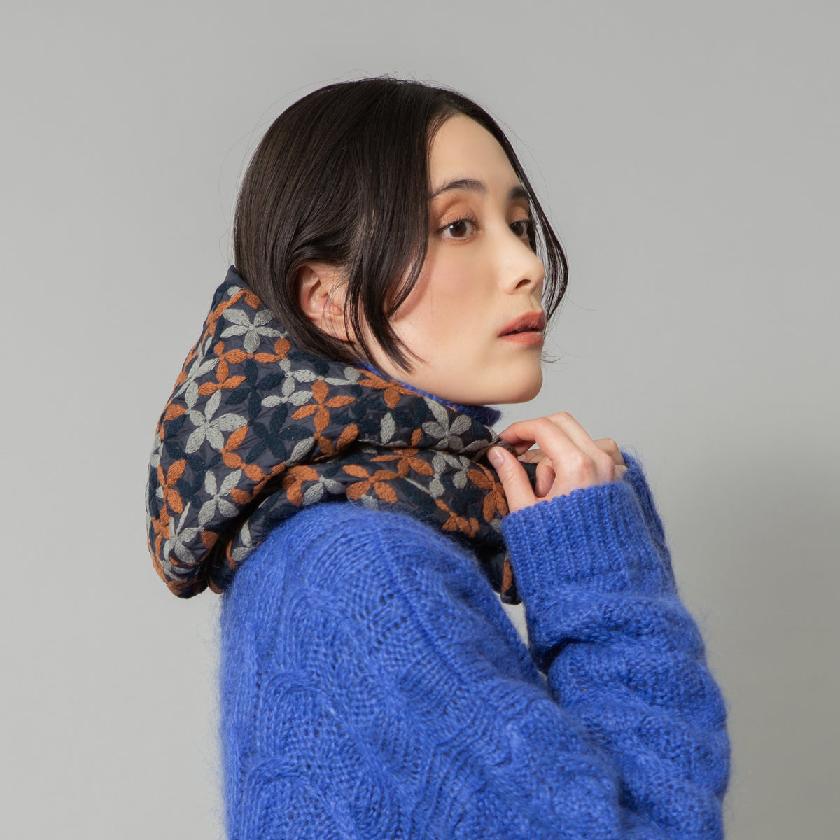 rinon dot Enbroidery hoody