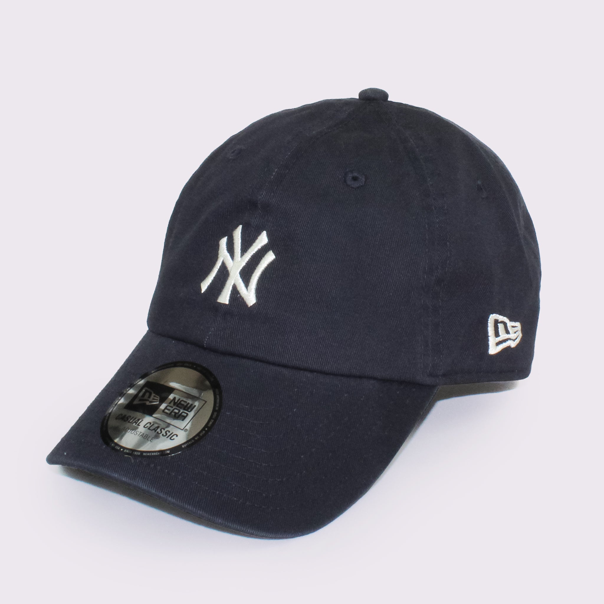 NEW ERA カジュアルクラシック MLB Casual Classic ニューヨーク・ヤンキース ミッドロゴ ネイビー |【公式】帽子専門店 ATRENA（アトレナ） オンラインストア