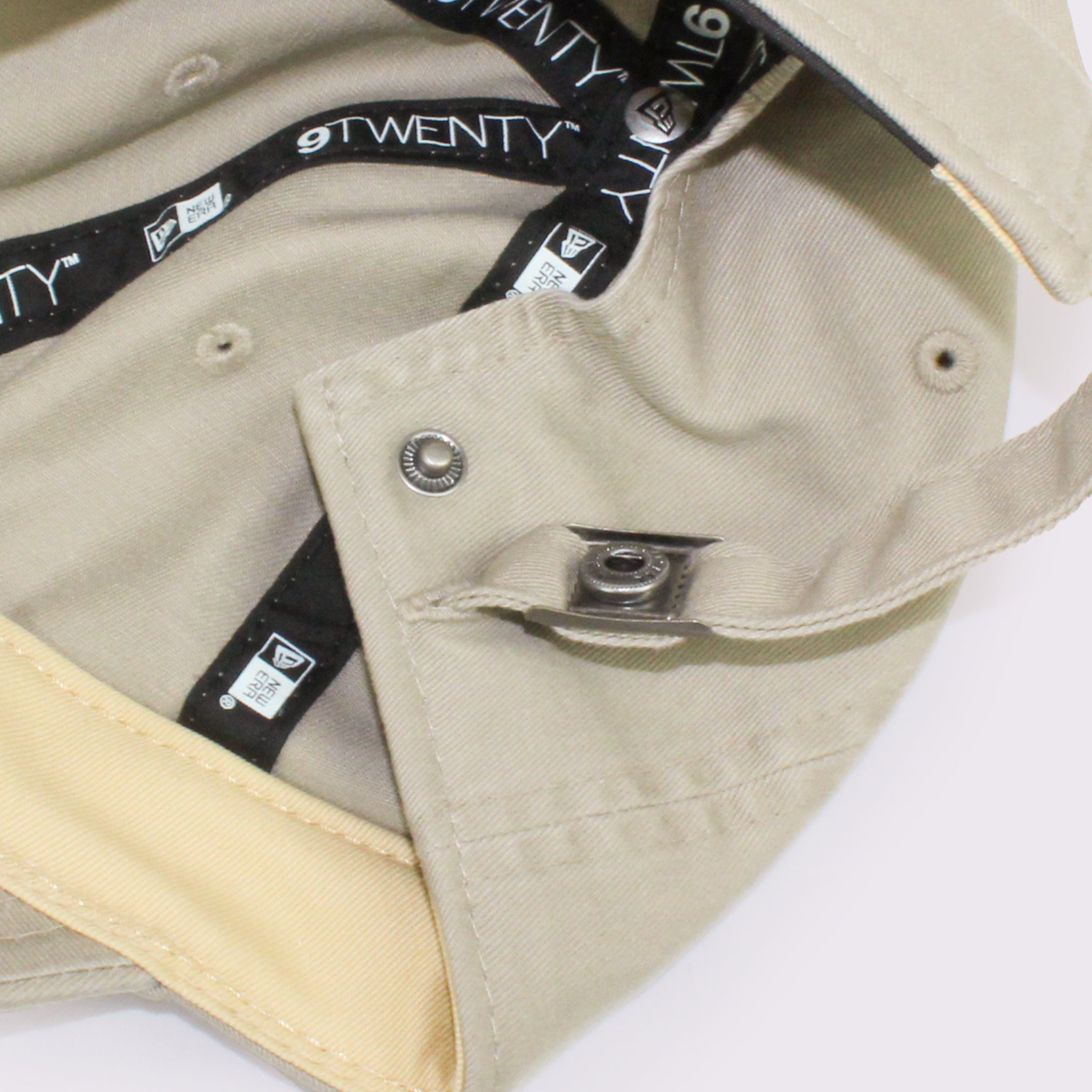 NEW ERA 9TWENTY Khaki Sweat Band ニューヨーク・ヤンキース ペブル カーキスウェットバンド |【公式】帽子専門店 ATRENA（アトレナ） オンラインストア
