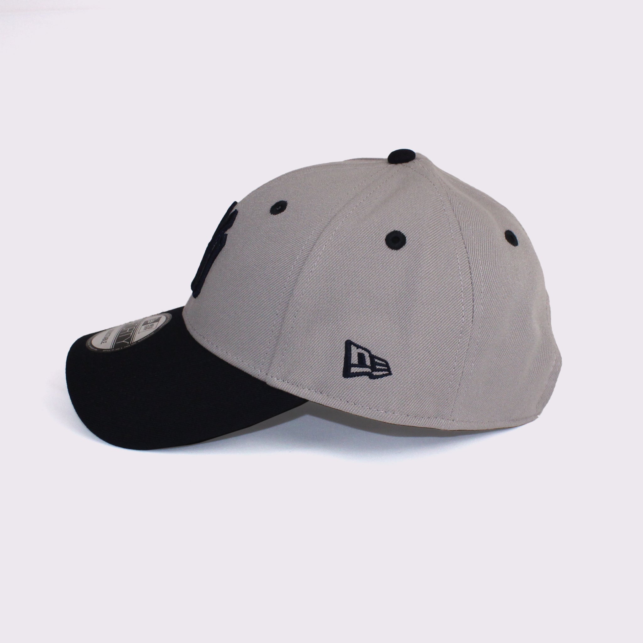 NEW ERA 9FORTY 2-Tone Woven Label ニューヨーク・ヤンキース グレー ネイビーバイザー