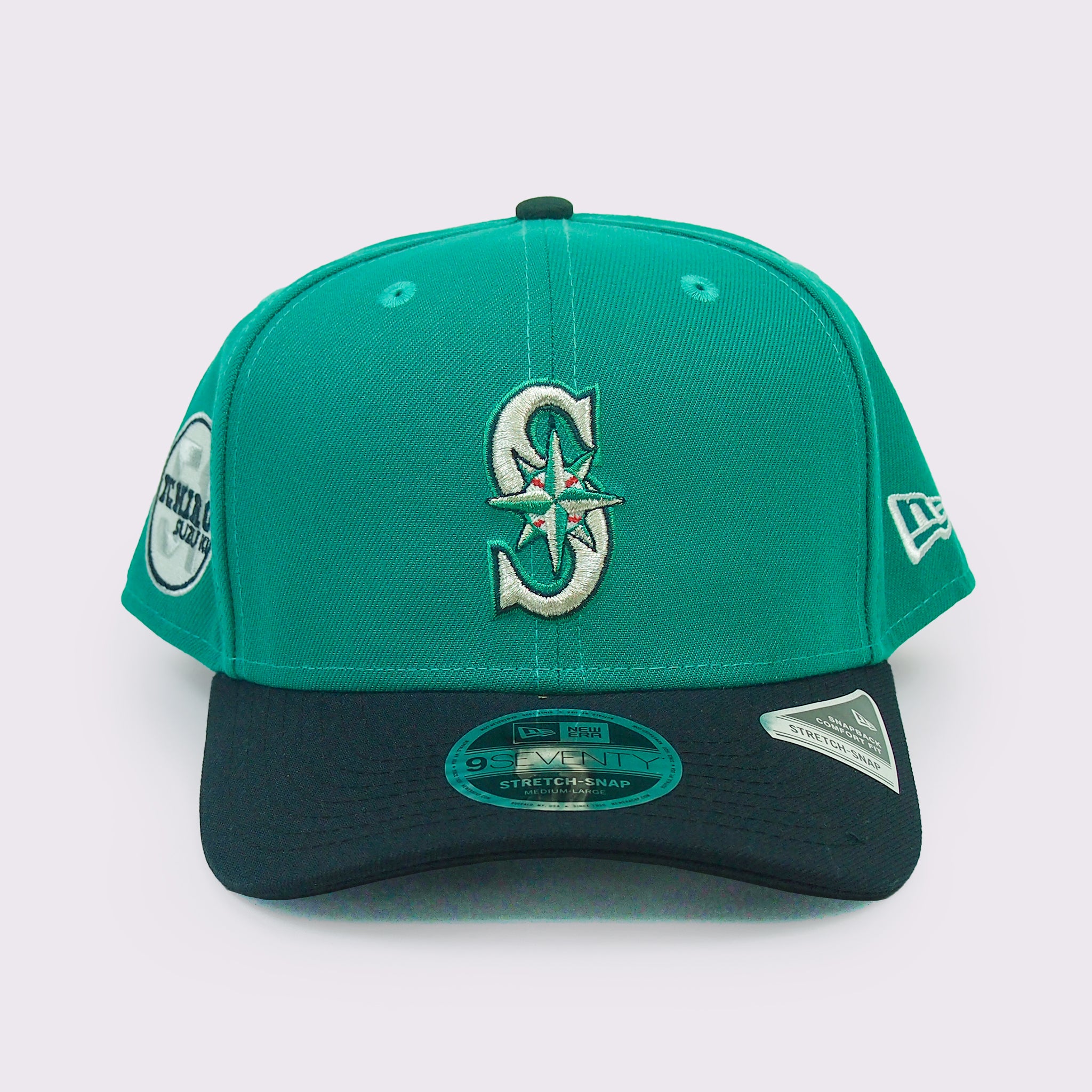 NEW ERA 9SEVENTY ストレッチスナップ Hall of Fame 2025 Ichiro Suzuki シアトル・マリナーズ サイドパッチ グリーン ネイビーバイザー