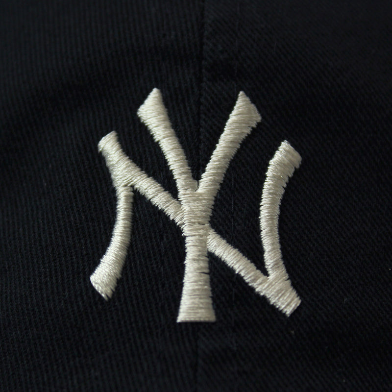 【NEW ERA/ ニューエラ】カジュアルクラシック MLB Casual Classic ニューヨーク・ヤンキース ミッドロゴ ブラック × クロームホワイト