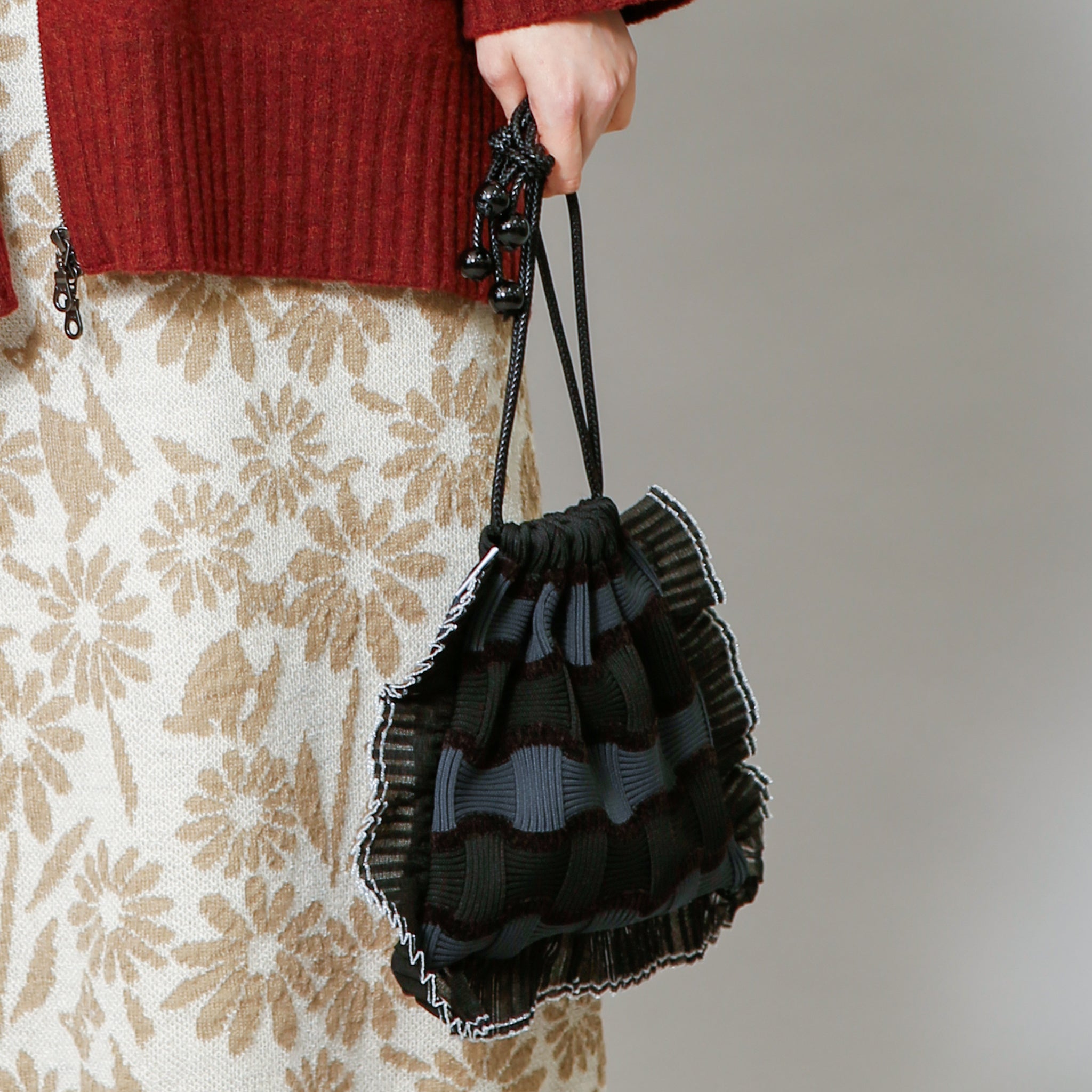 予約販売【NYANDER KNIT/ニャンダーニット】FRILL SHEER KNIT POUCH