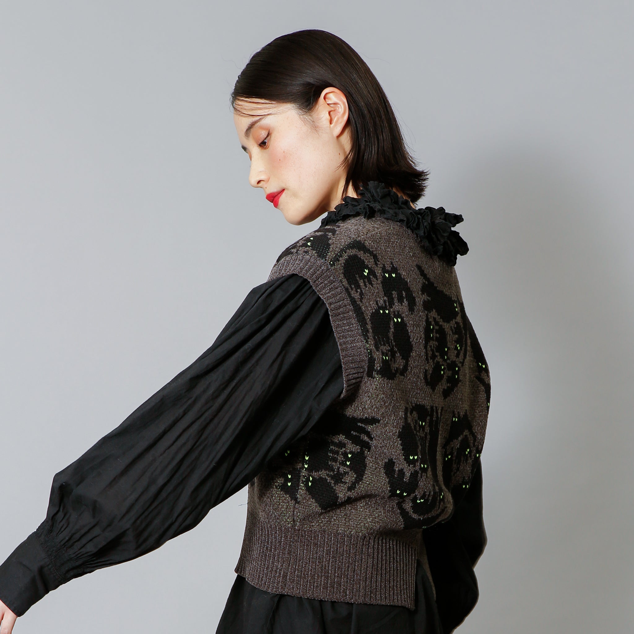【NYANDER KNIT/ニャンダーニット】  NIGHT CAT JQ VEST